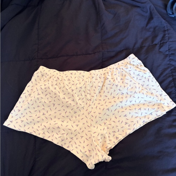Victoria's Secret Cream Patterned Sleep Shorts - Picture 4 of 4